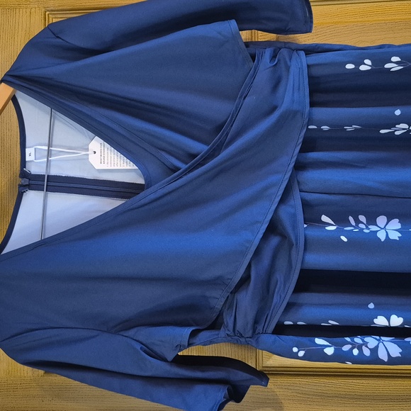 Short Sleeve Navy Floral Jump Suit XL Zipper Back Closure With Pockets New Tags - Picture 2 of 10